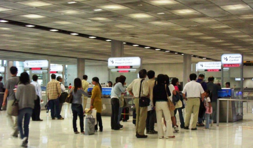 IMMIGRATION SAYS “FAST-TRACK” SERVICES AT BANGKOK AIRPORTS ARE FAKES