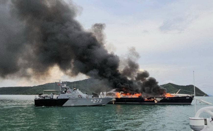 34 METRE LUXURY YACHT DESTROYED BY FIRE IN CHALONG BAY