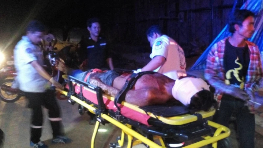 An unidentified man with a knife and ran away who attacked Burmese people working in Phuket