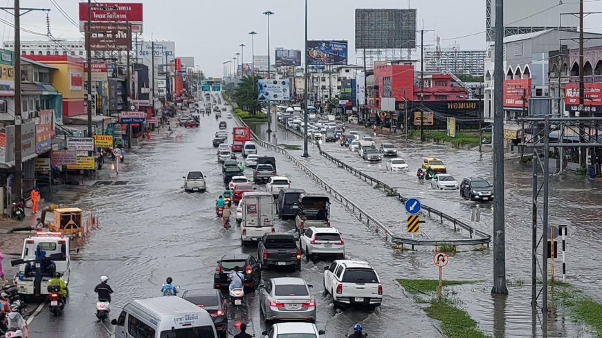 Weather Alert: Heavy Rain and Strong Winds Forecasted for Southern Thailand's Andaman Coast